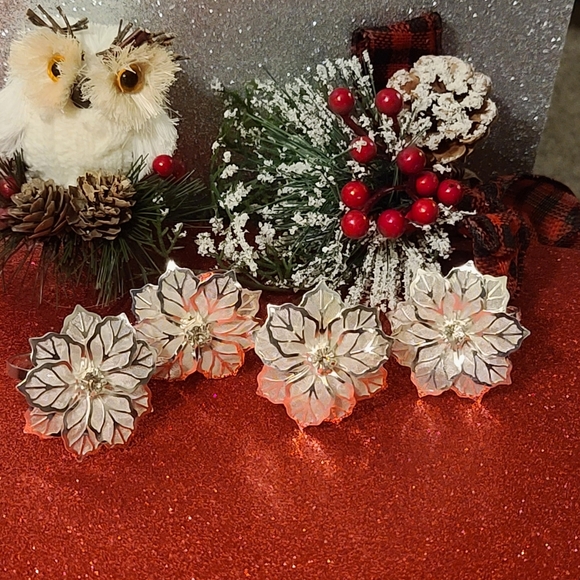 NWOT Silver Napkin Rings Simulated Diamond Center - Set of 4 - Picture 3 of 5